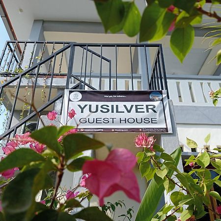 Yusilver Guest House Labuan Bajo Exterior photo