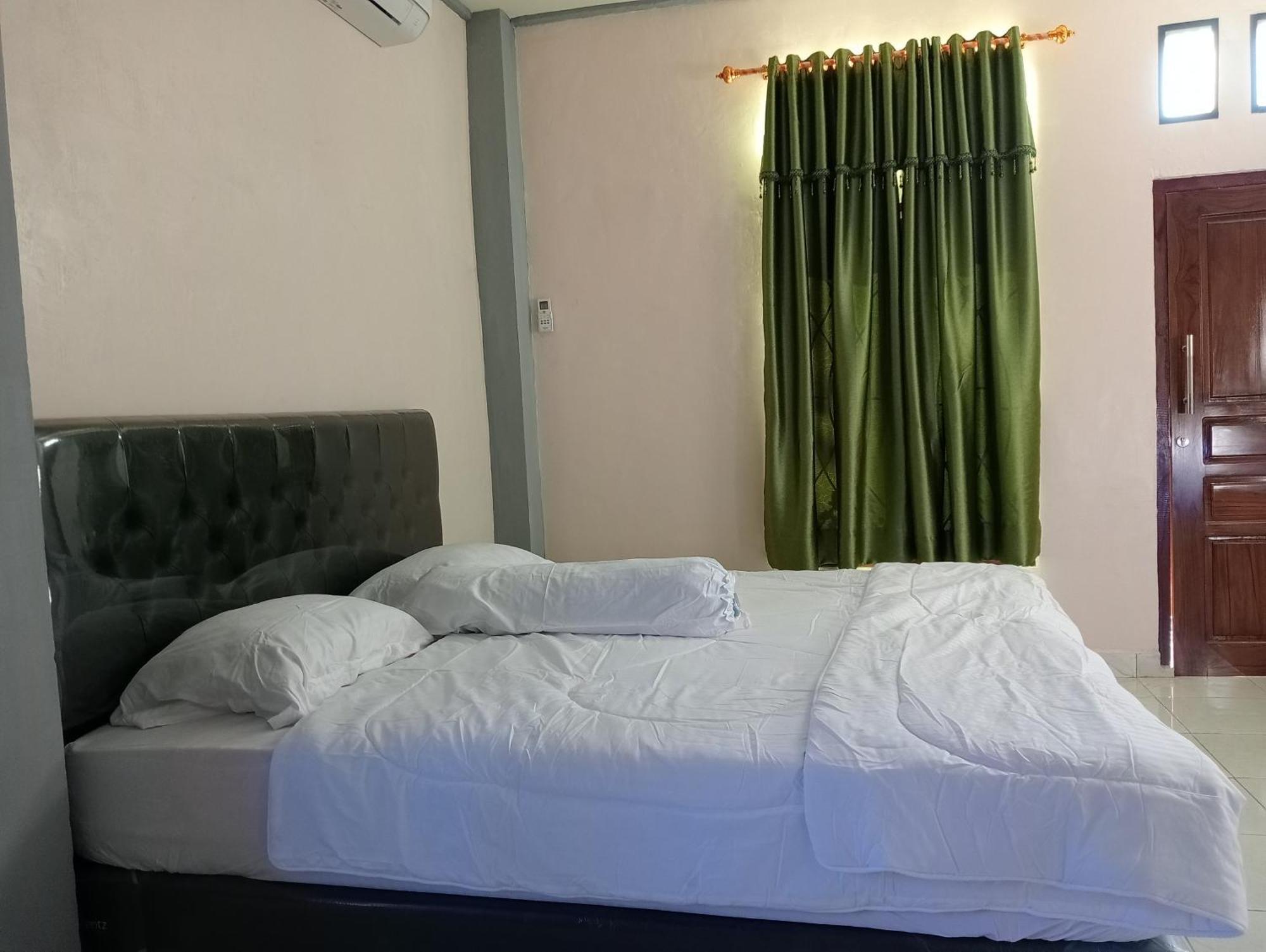 Yusilver Guest House Labuan Bajo Exterior photo